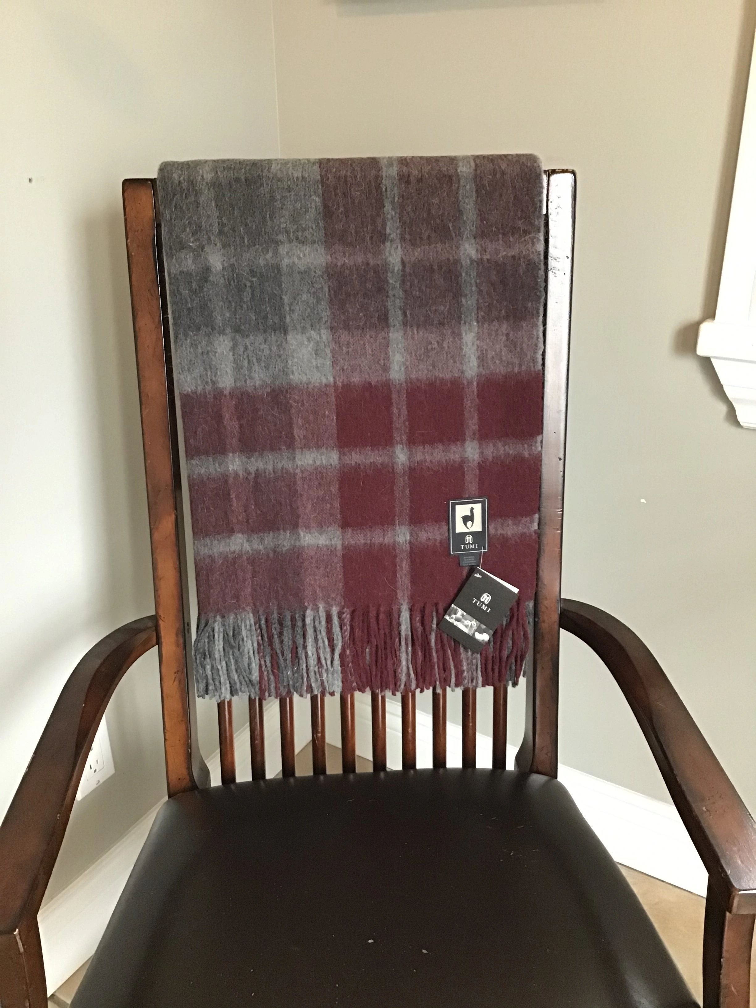 Cozy Alpaca Blend Throw: Wrap Yourself in Cloud-Like Warmth & Luxury