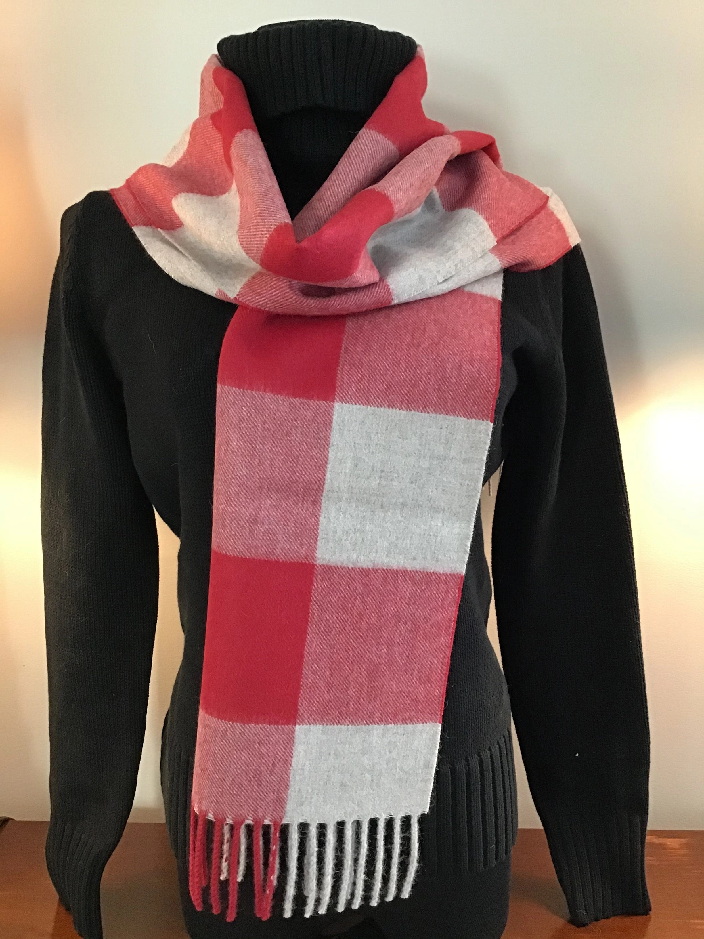 Cozy Alpaca Dream: Your Luxurious 100% Super Fine Scarf for Ultimate Comfort and Style.