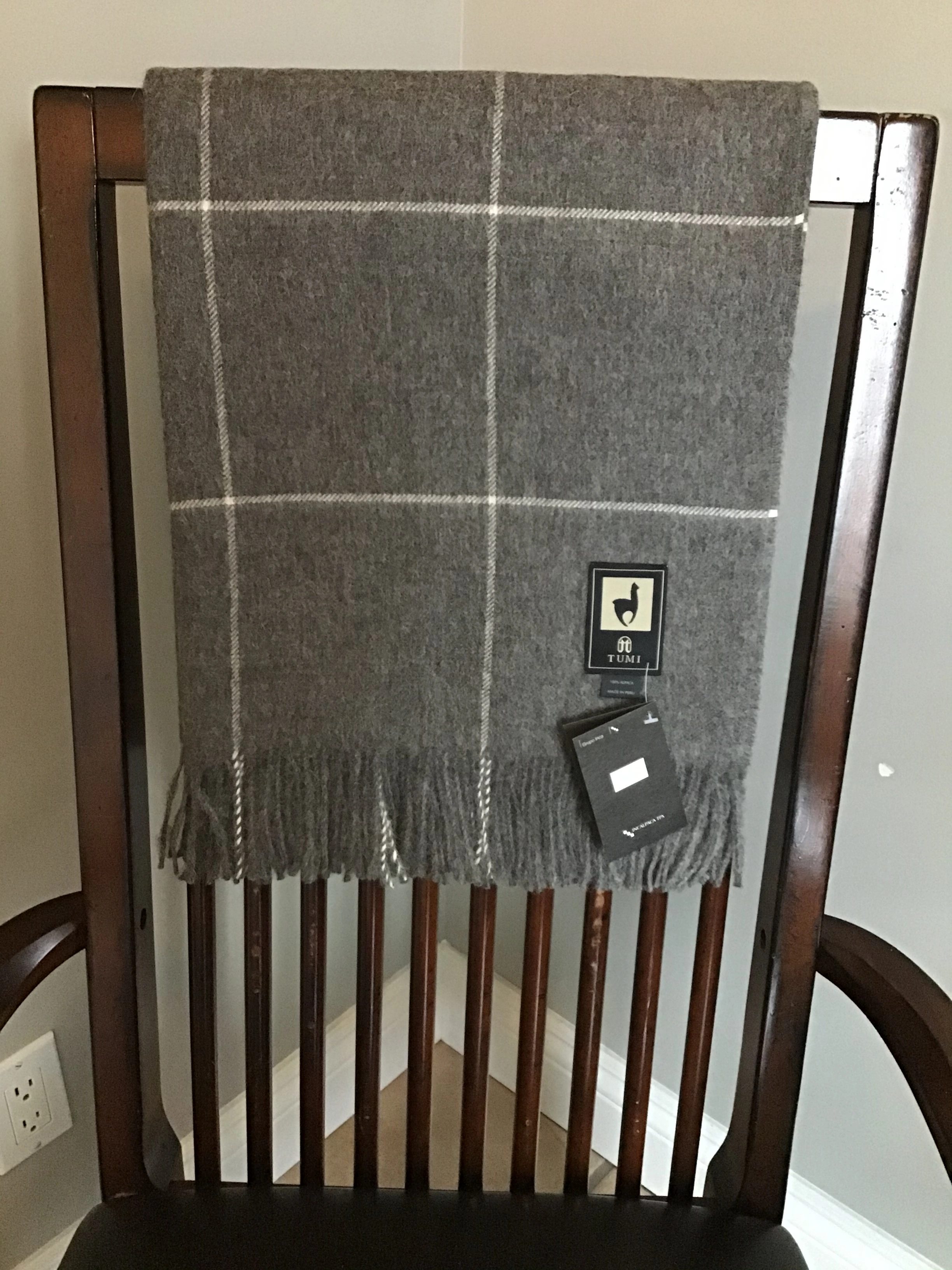 Cozy Alpaca Throw: Wrap Yourself in Luxurious Cloud-Like Comfort.